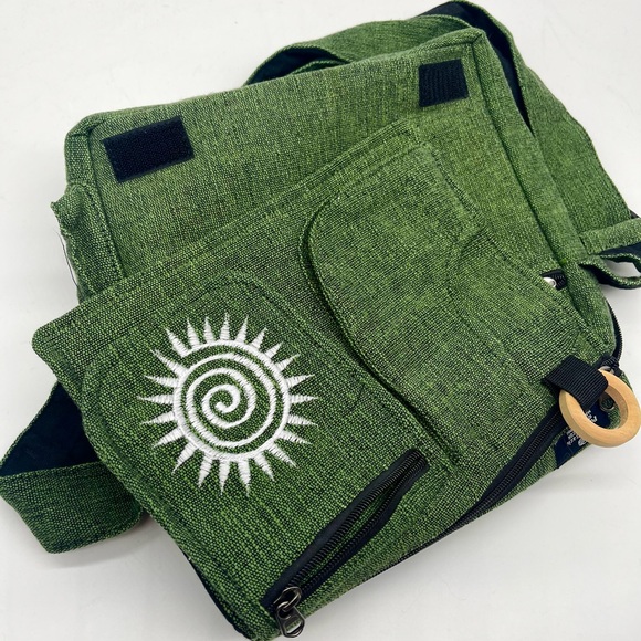 Chic Green Crossbody Bag with Spiral Accent, Handmade Multi-pocket EverydayBag - Picture 13 of 15